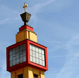 Věž Husova sboru ve Vršovicích FOTO: Mates